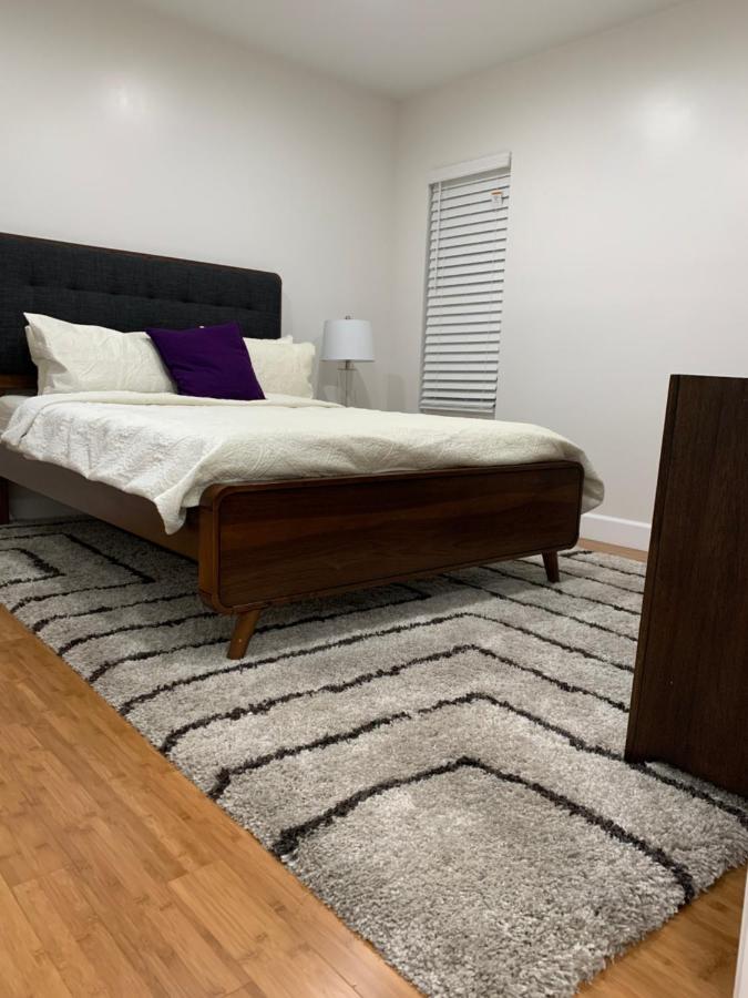 Gated Contemporary 3 Bedroom - 2 Bathroom In South Parking * Los Ángeles