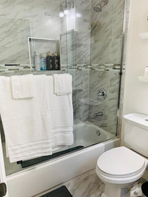 Сasa de vacaciones Gated Contemporary 3 Bedroom - 2 Bathroom In South Parking