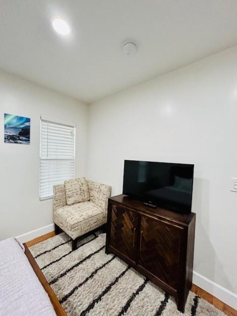 Gated Contemporary 3 Bedroom - 2 Bathroom In South Parking Сasa de vacaciones